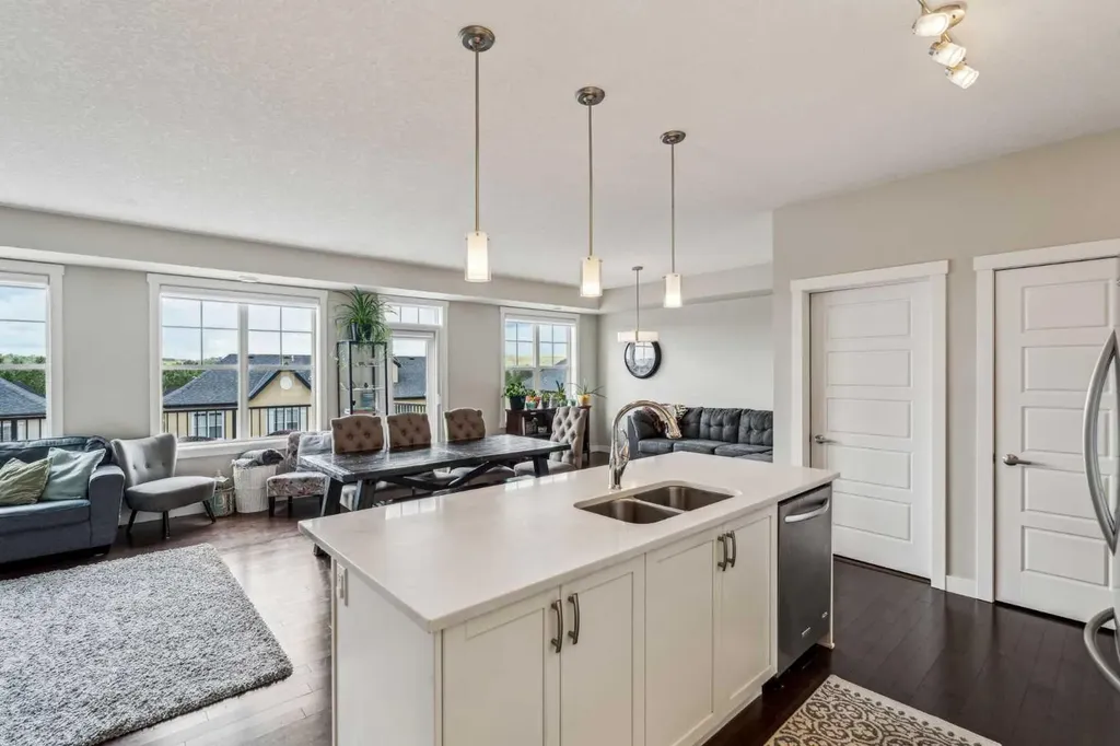 30 Cranbrook Villas SE Calgary AB t3m 1z3