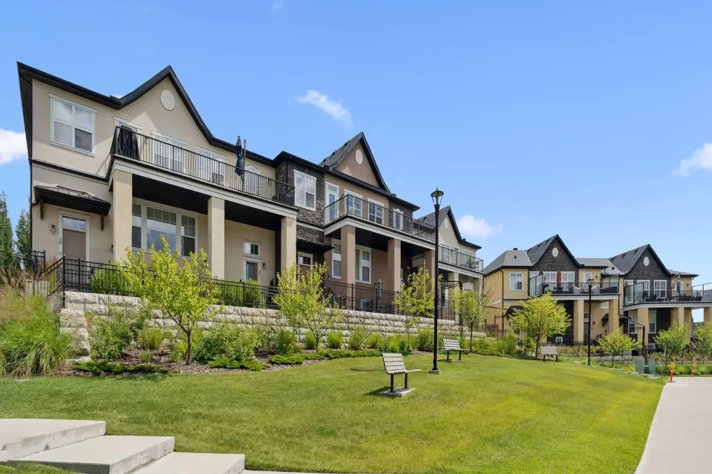 30 Cranbrook Villas SE Calgary AB t3m 1z3