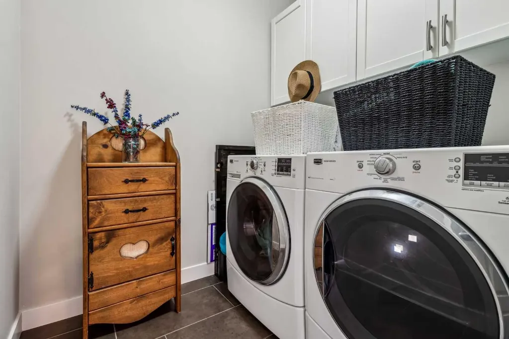 30 Cranbrook Villas SE Calgary AB t3m 1z3