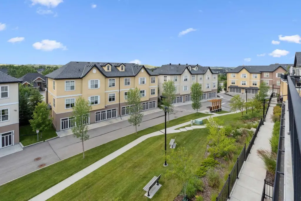 30 Cranbrook Villas SE Calgary AB t3m 1z3