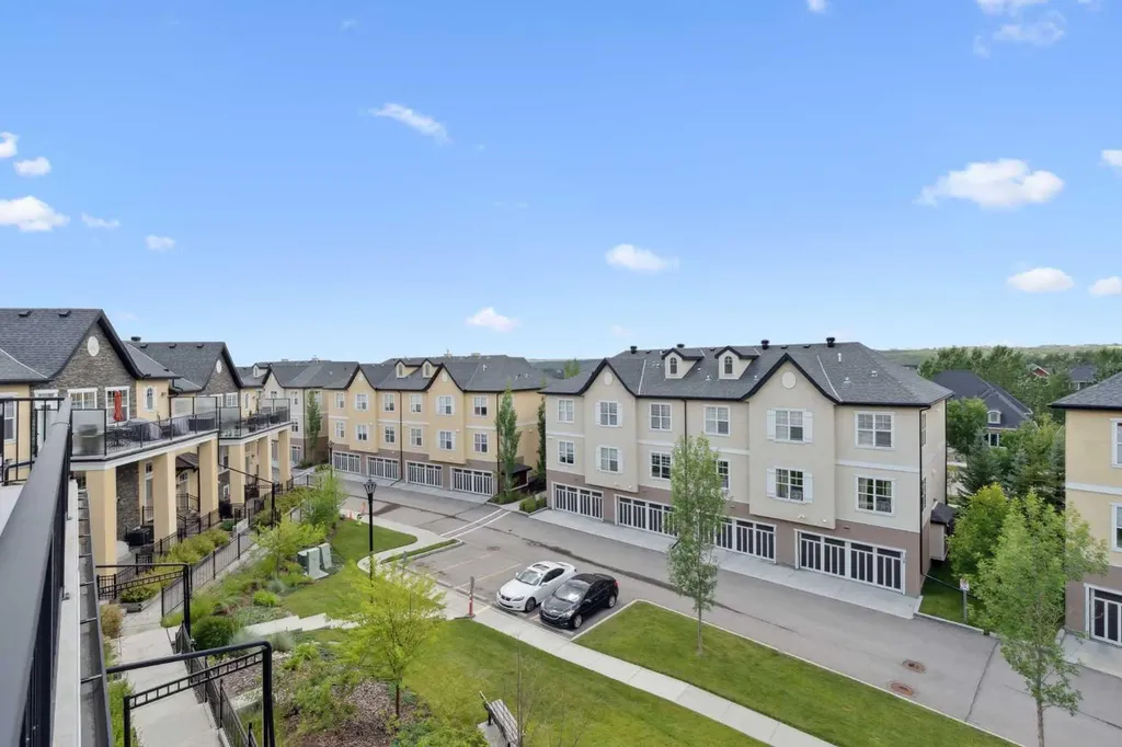 30 Cranbrook Villas SE Calgary AB t3m 1z3