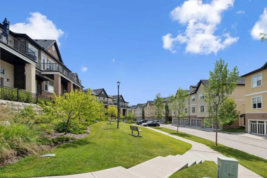 30 Cranbrook Villas SE Calgary AB t3m 1z3