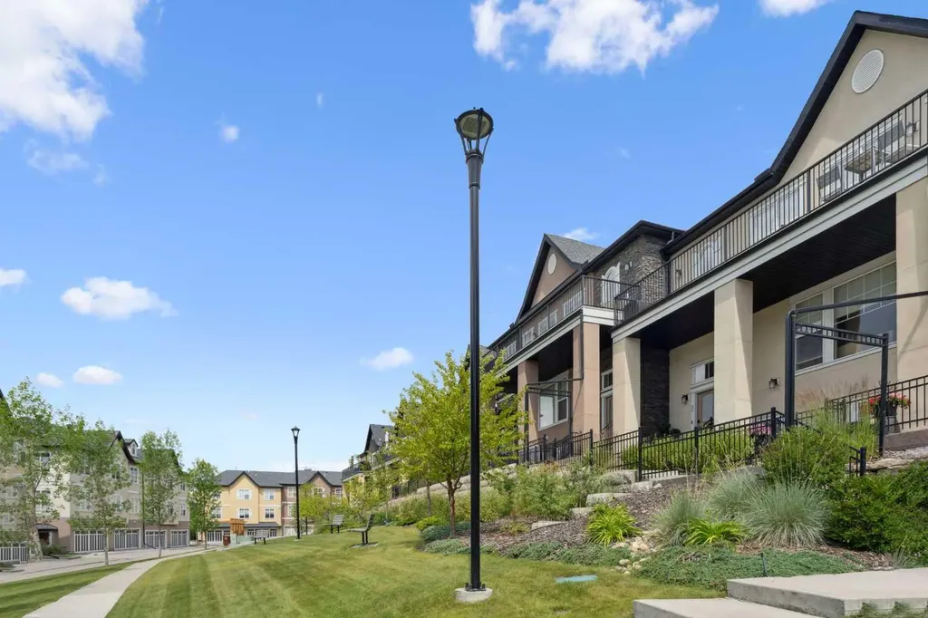30 Cranbrook Villas SE Calgary AB t3m 1z3