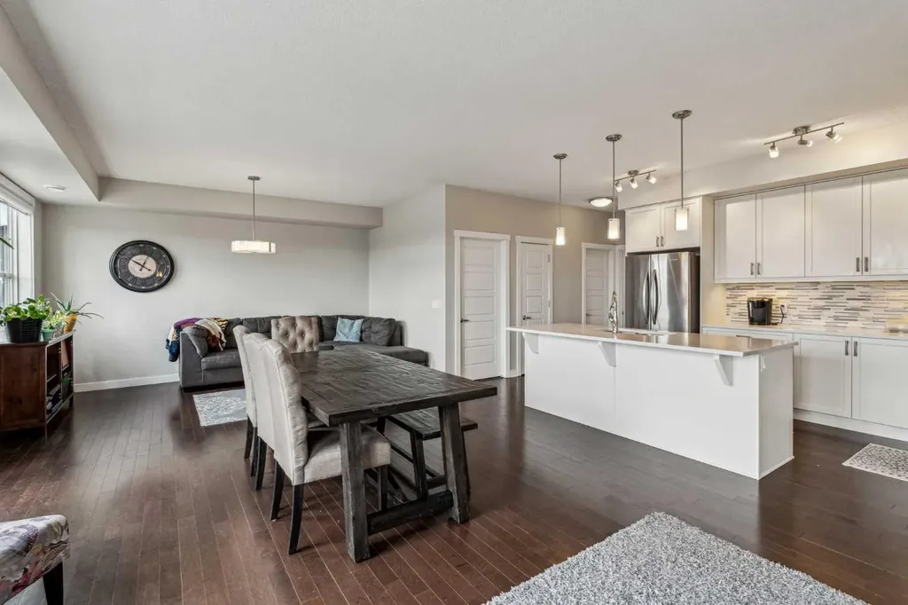30 Cranbrook Villas SE Calgary AB t3m 1z3