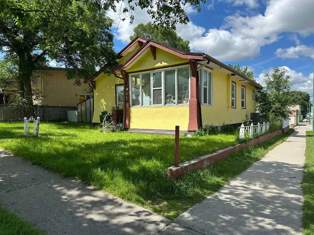 902 12 Street S Lethbridge AB T1J 2S7