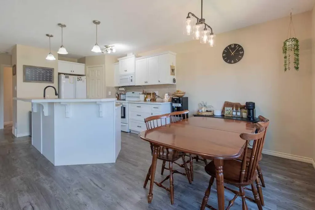 4406 Lake Drive Coalhurst AB T0L0V2