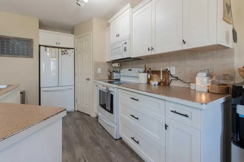 4406 Lake Drive Coalhurst AB T0L0V2