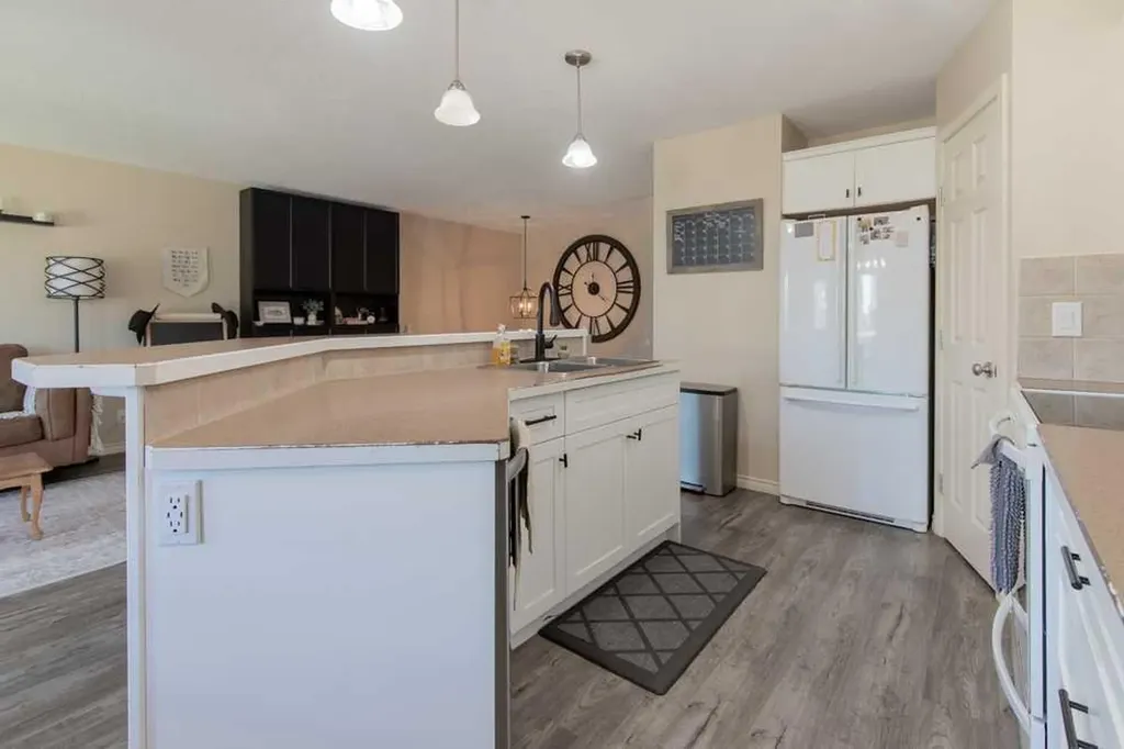 4406 Lake Drive Coalhurst AB T0L0V2