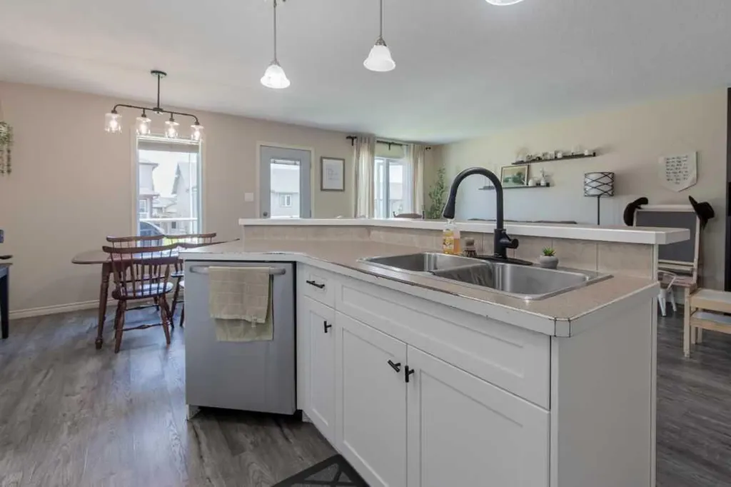 4406 Lake Drive Coalhurst AB T0L0V2