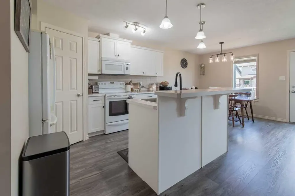 4406 Lake Drive Coalhurst AB T0L0V2