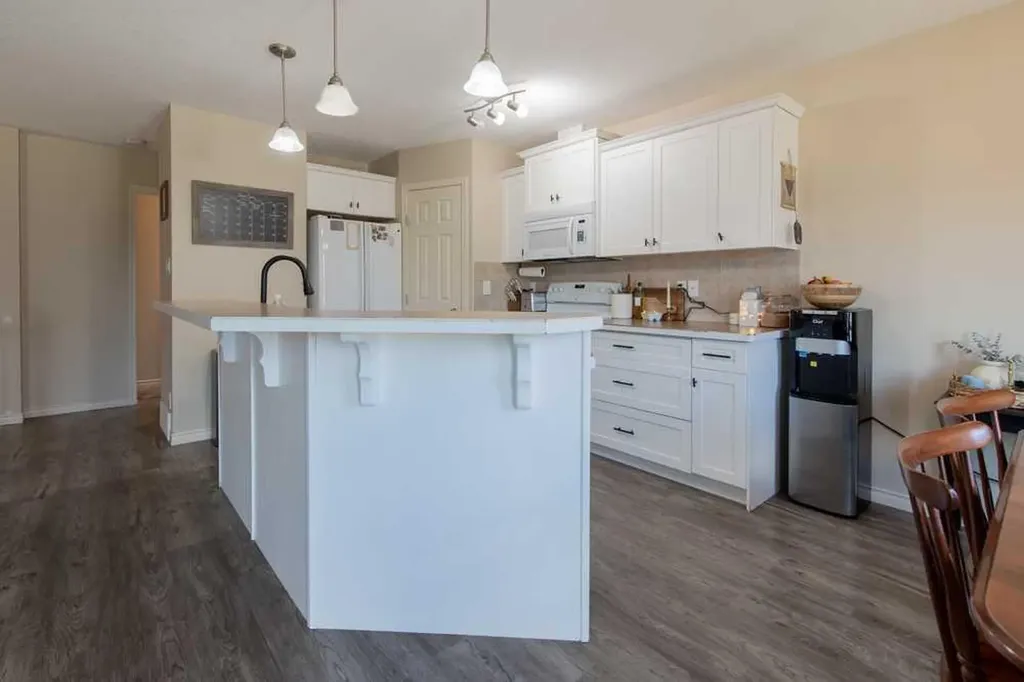 4406 Lake Drive Coalhurst AB T0L0V2