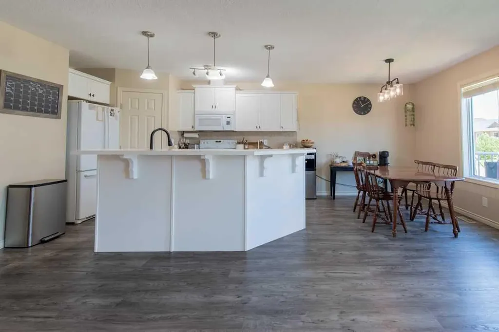 4406 Lake Drive Coalhurst AB T0L0V2