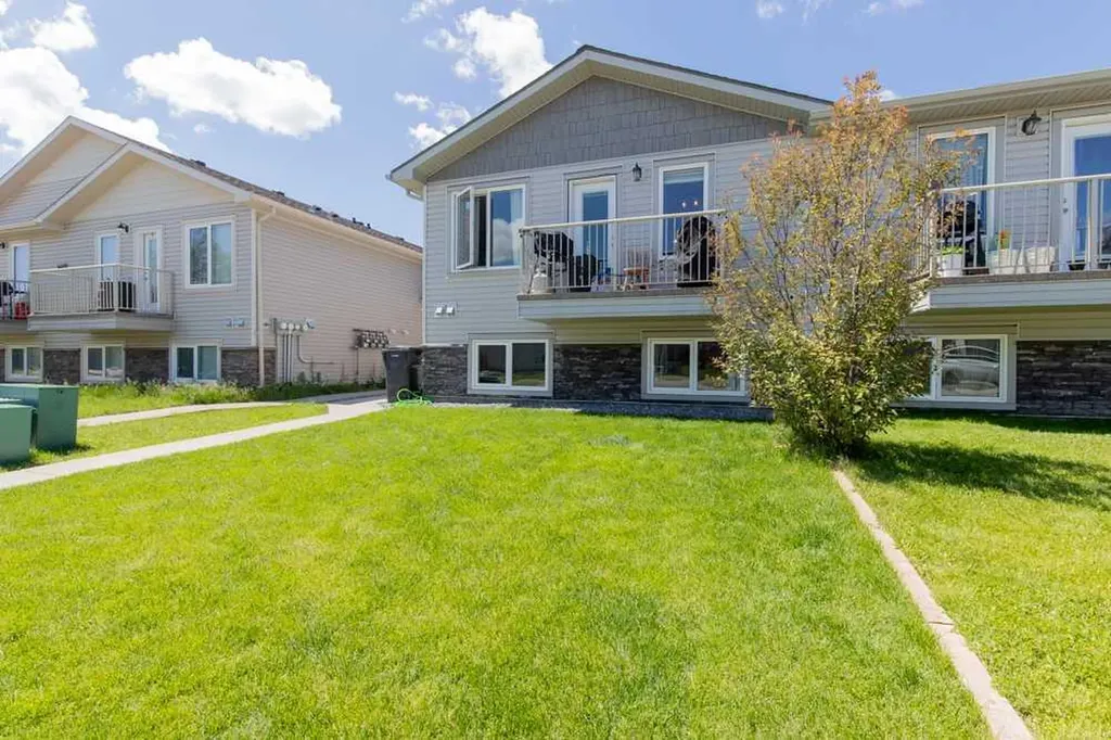 4406 Lake Drive Coalhurst AB T0L0V2