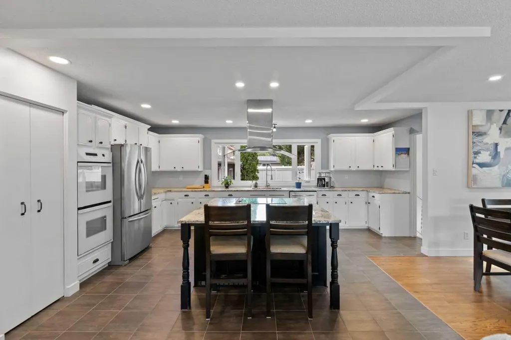 20 Mapleburn Drive SE Calgary AB T2J 1Y4