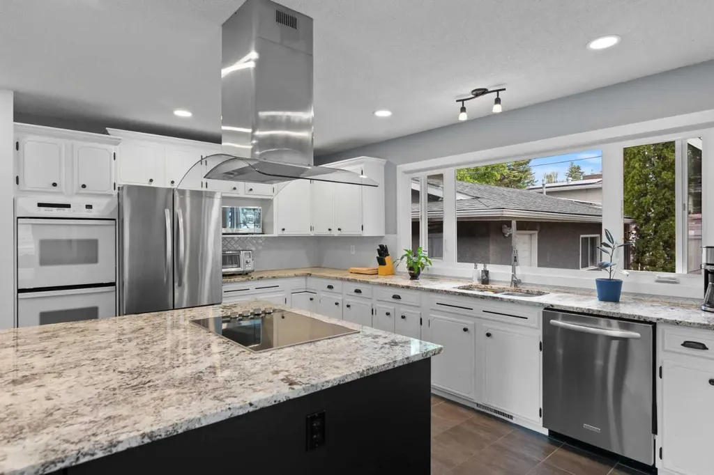 20 Mapleburn Drive SE Calgary AB T2J 1Y4