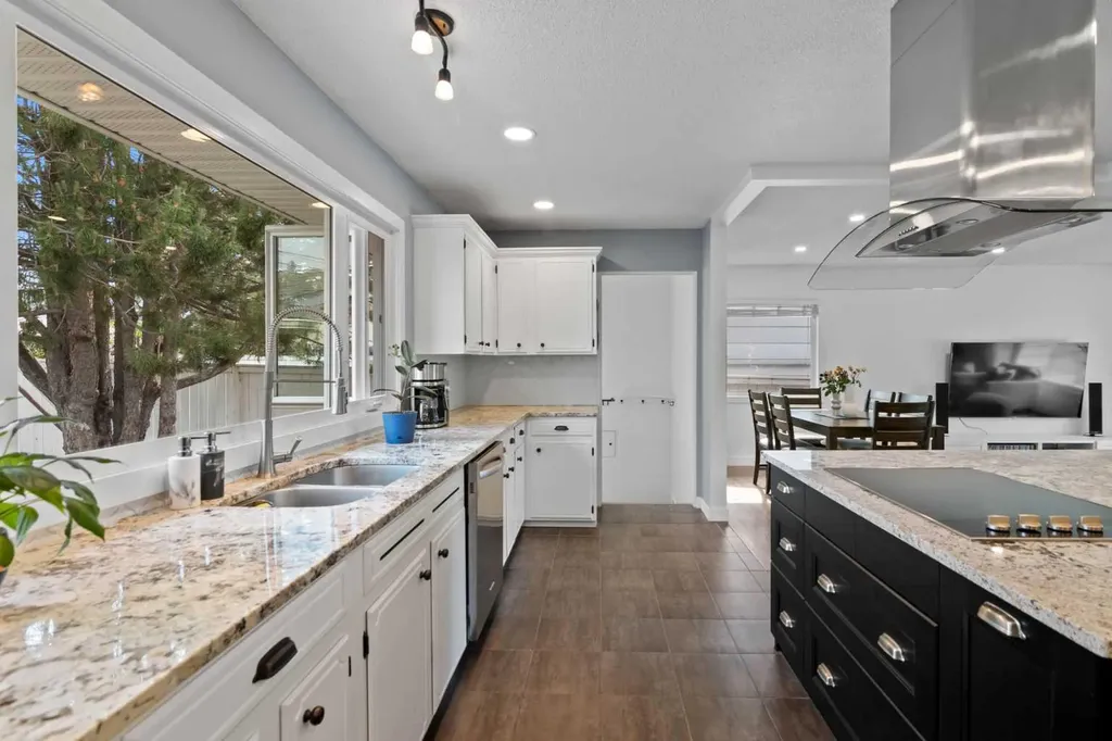 20 Mapleburn Drive SE Calgary AB T2J 1Y4