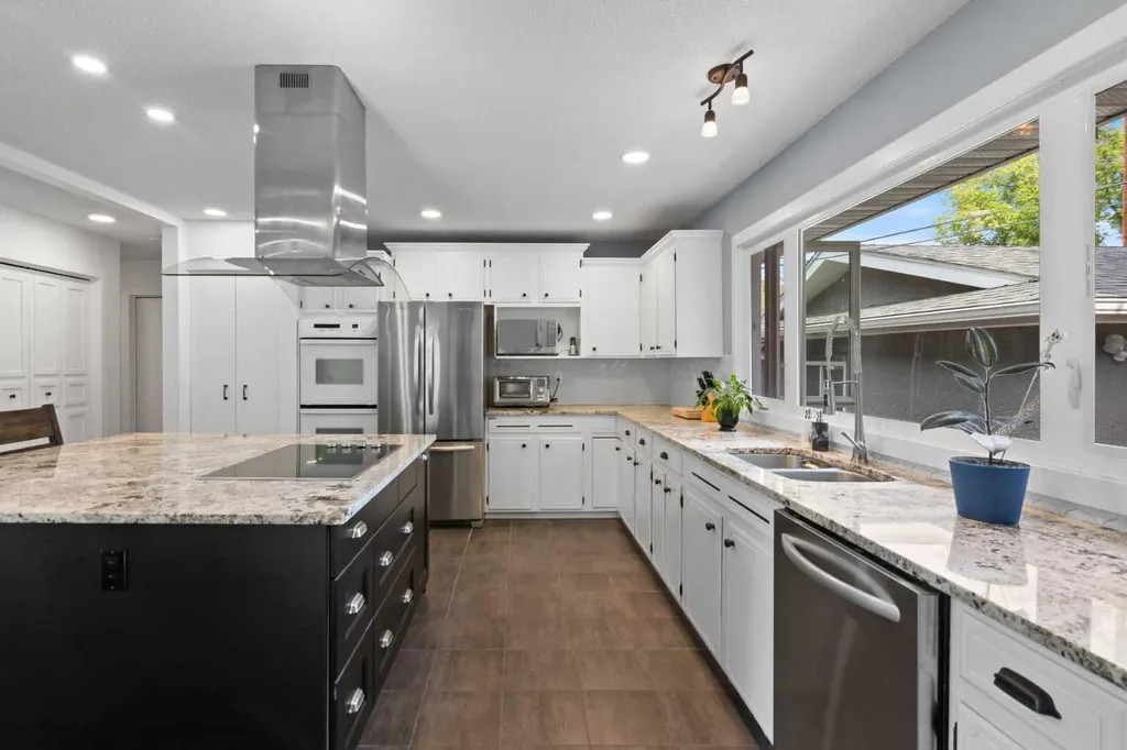 20 Mapleburn Drive SE Calgary AB T2J 1Y4