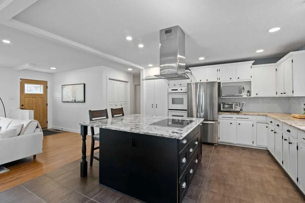 20 Mapleburn Drive SE Calgary AB T2J 1Y4