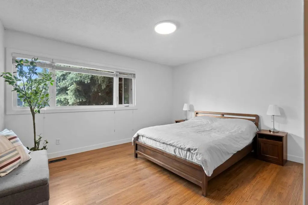 20 Mapleburn Drive SE Calgary AB T2J 1Y4