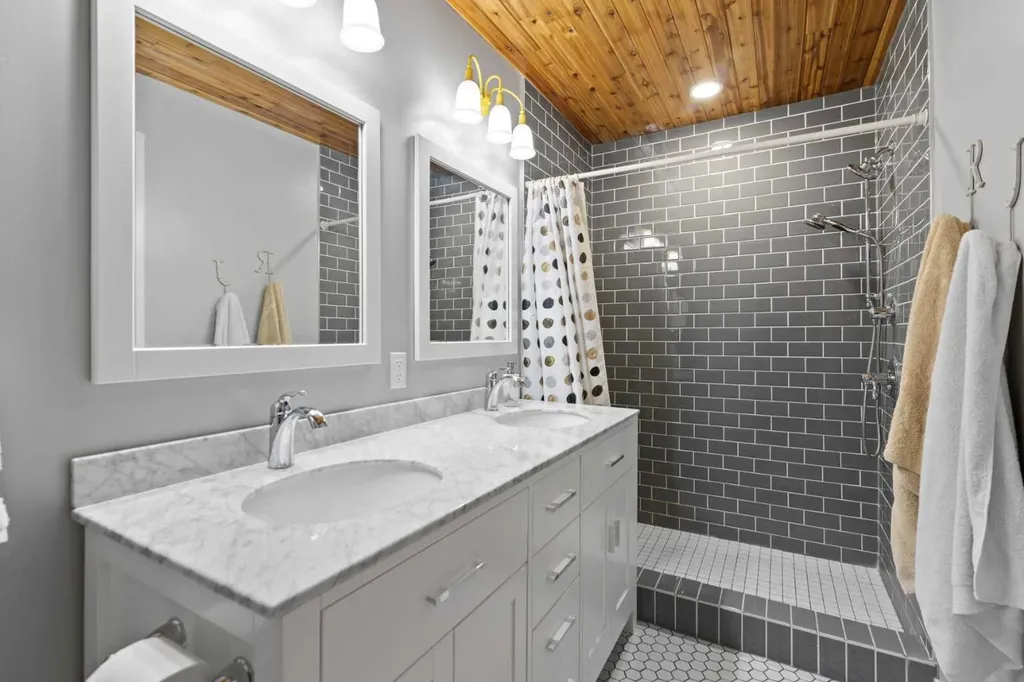 20 Mapleburn Drive SE Calgary AB T2J 1Y4