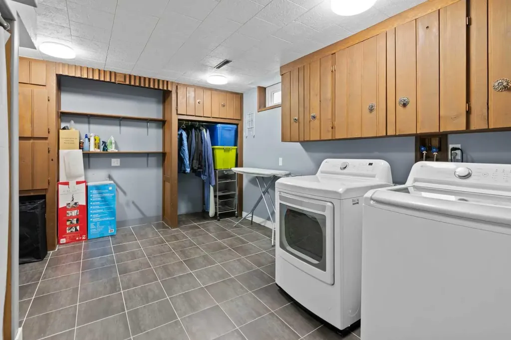 20 Mapleburn Drive SE Calgary AB T2J 1Y4
