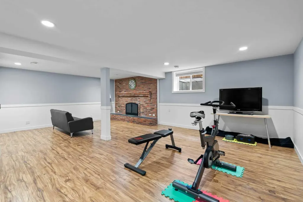 20 Mapleburn Drive SE Calgary AB T2J 1Y4
