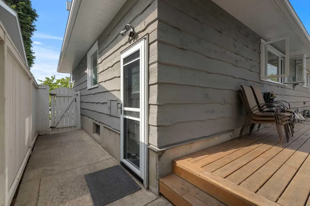 20 Mapleburn Drive SE Calgary AB T2J 1Y4