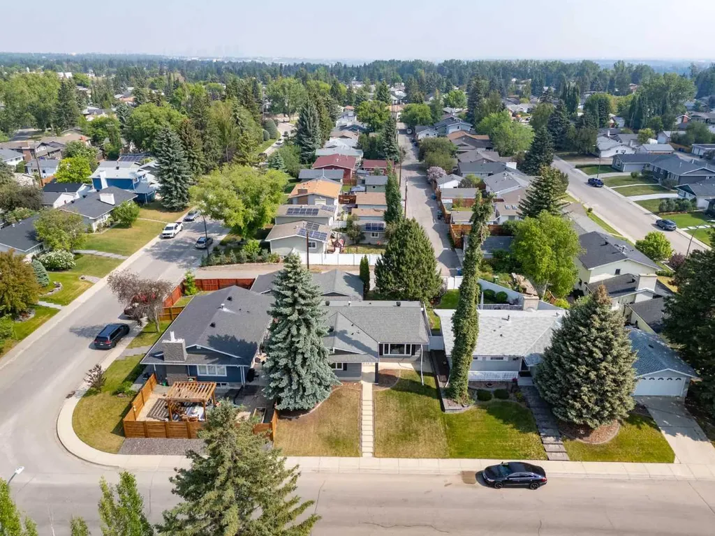 20 Mapleburn Drive SE Calgary AB T2J 1Y4