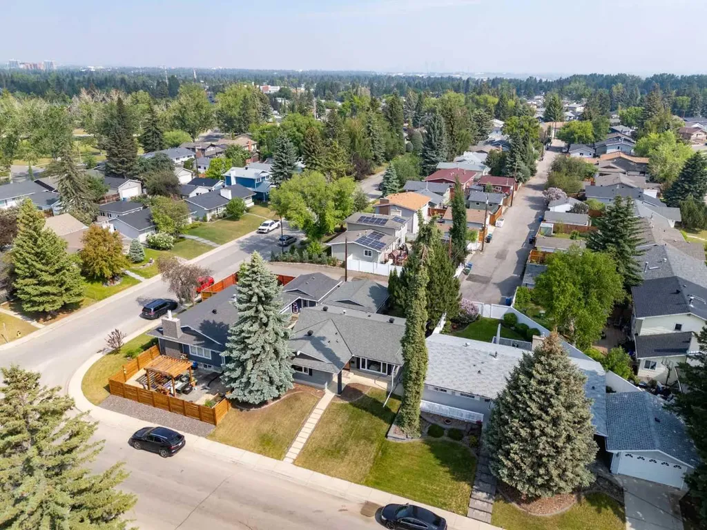20 Mapleburn Drive SE Calgary AB T2J 1Y4