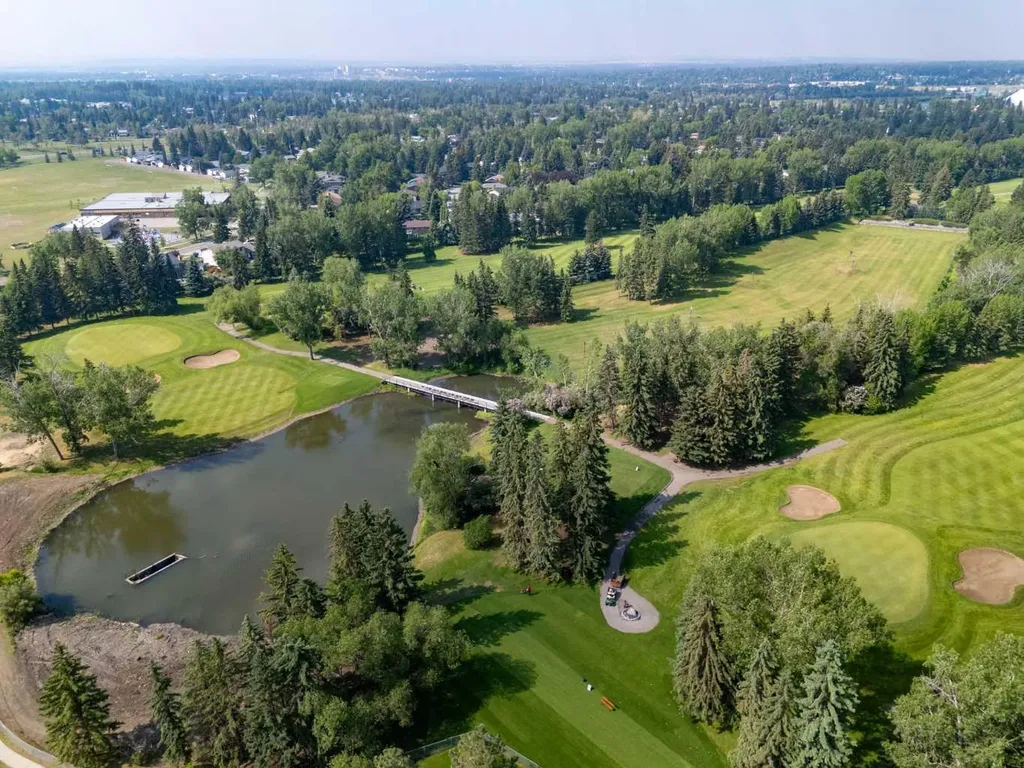 20 Mapleburn Drive SE Calgary AB T2J 1Y4