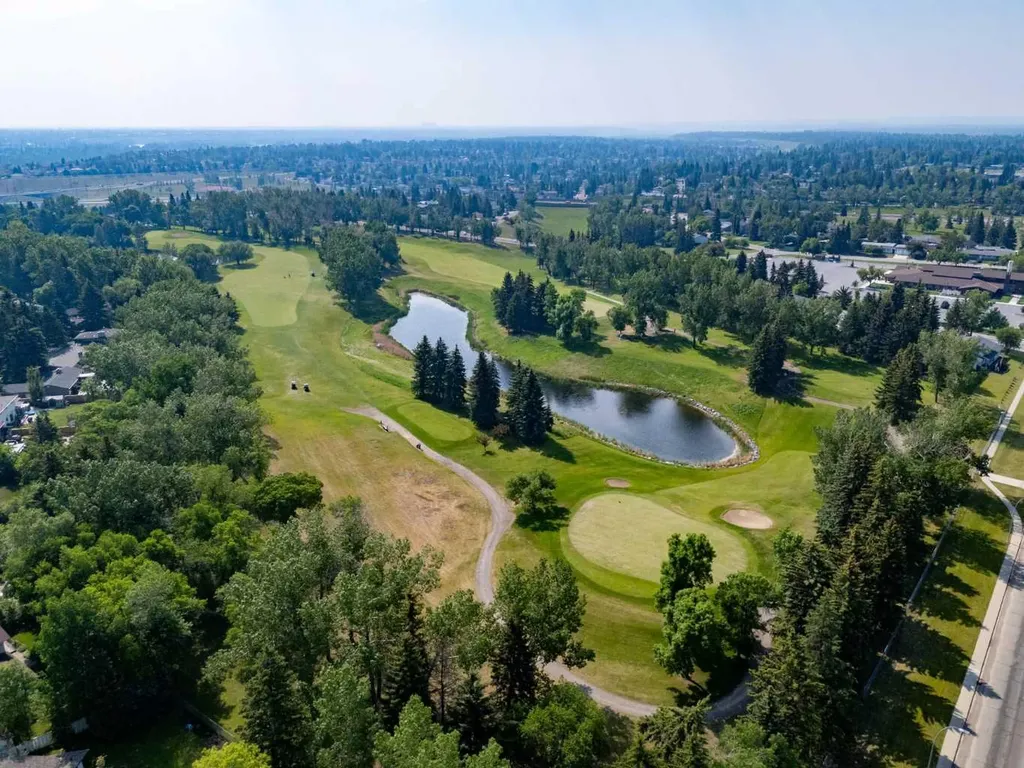 20 Mapleburn Drive SE Calgary AB T2J 1Y4