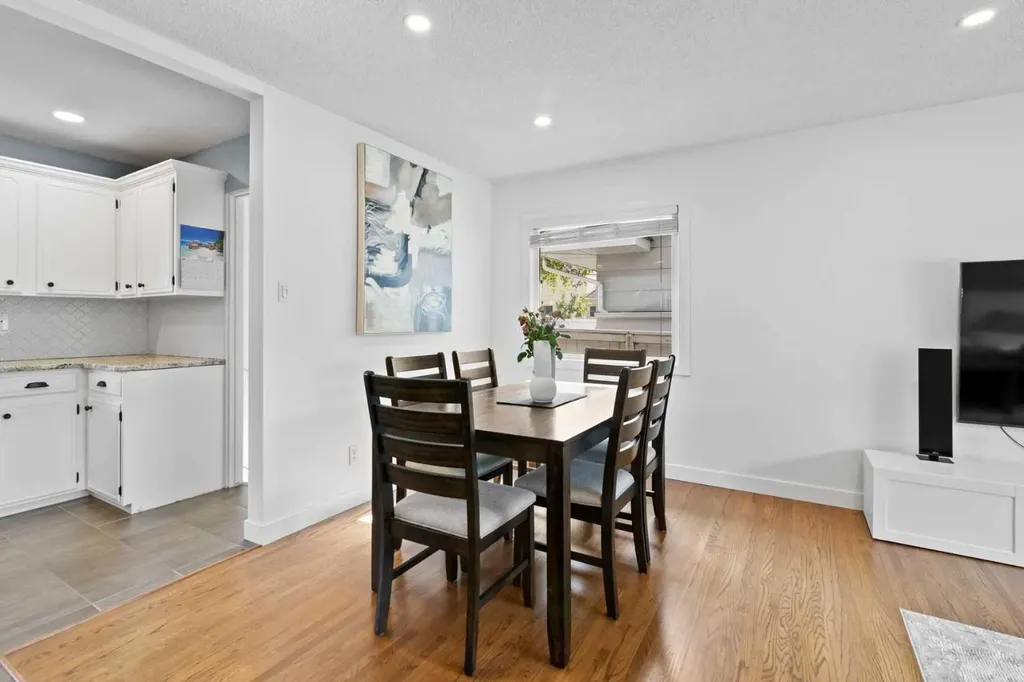20 Mapleburn Drive SE Calgary AB T2J 1Y4