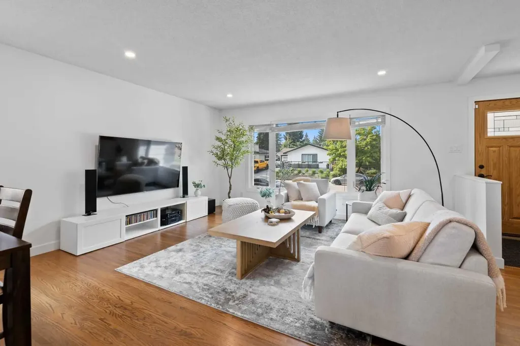 20 Mapleburn Drive SE Calgary AB T2J 1Y4