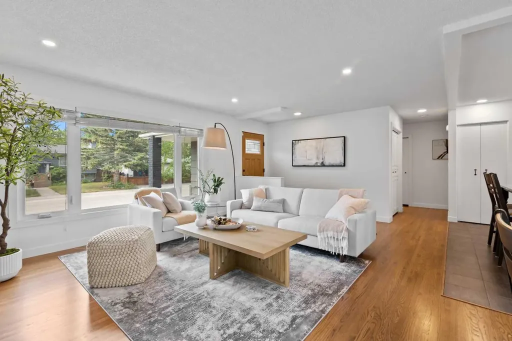 20 Mapleburn Drive SE Calgary AB T2J 1Y4