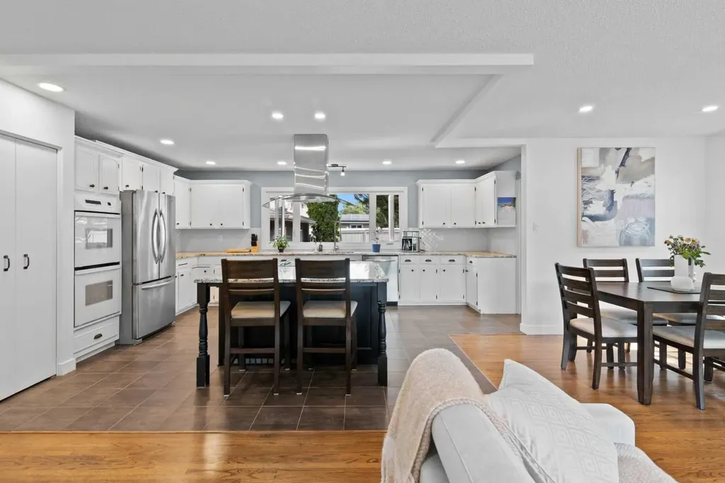 20 Mapleburn Drive SE Calgary AB T2J 1Y4
