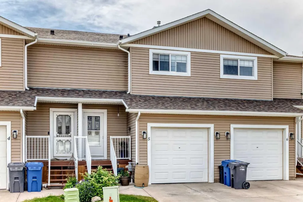 2002 22 Avenue Bowden AB T0M 0K0