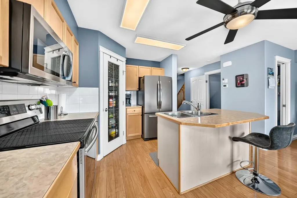 2002 22 Avenue Bowden AB T0M 0K0