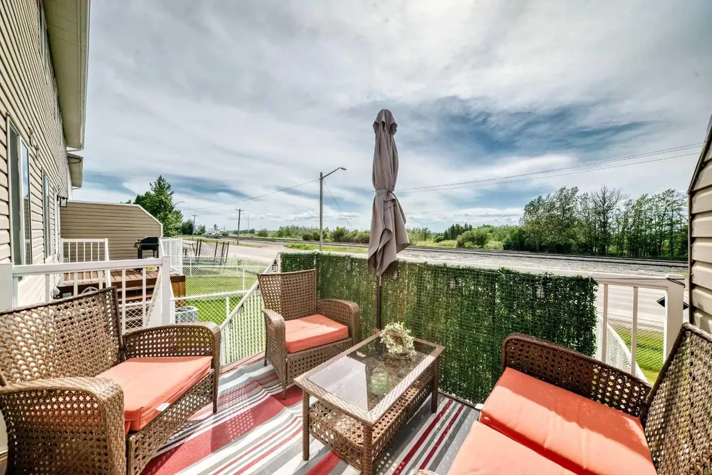 2002 22 Avenue Bowden AB T0M 0K0