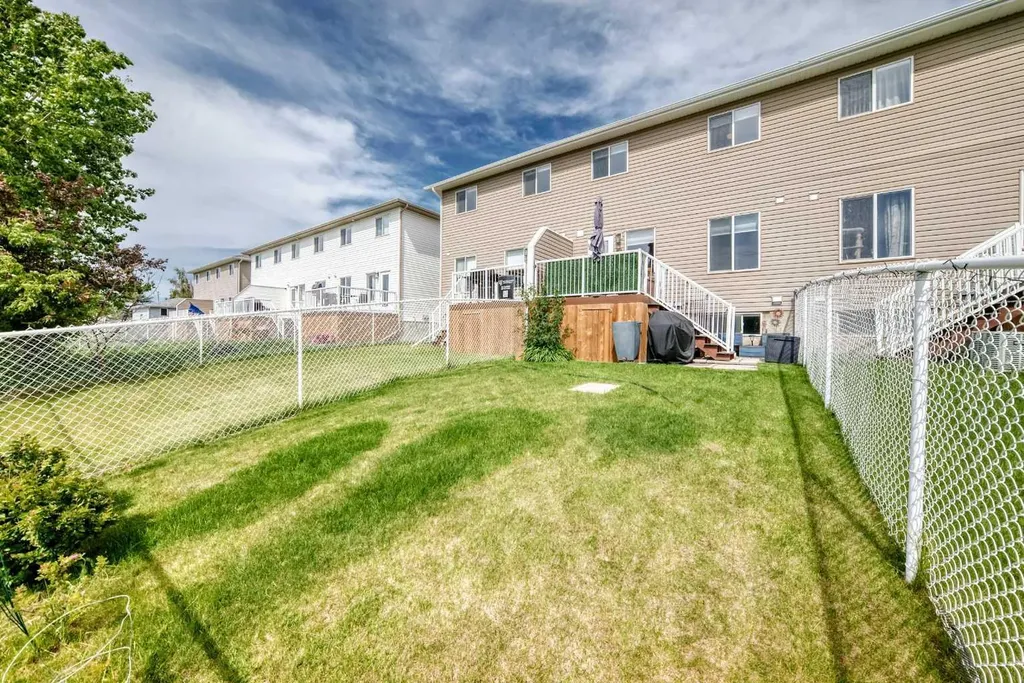 2002 22 Avenue Bowden AB T0M 0K0