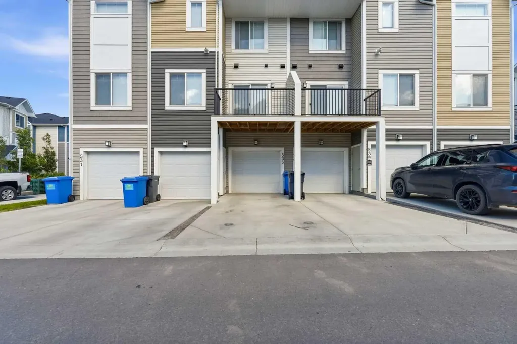 535 Canals Crossing SW Airdrie AB T4B 4L3
