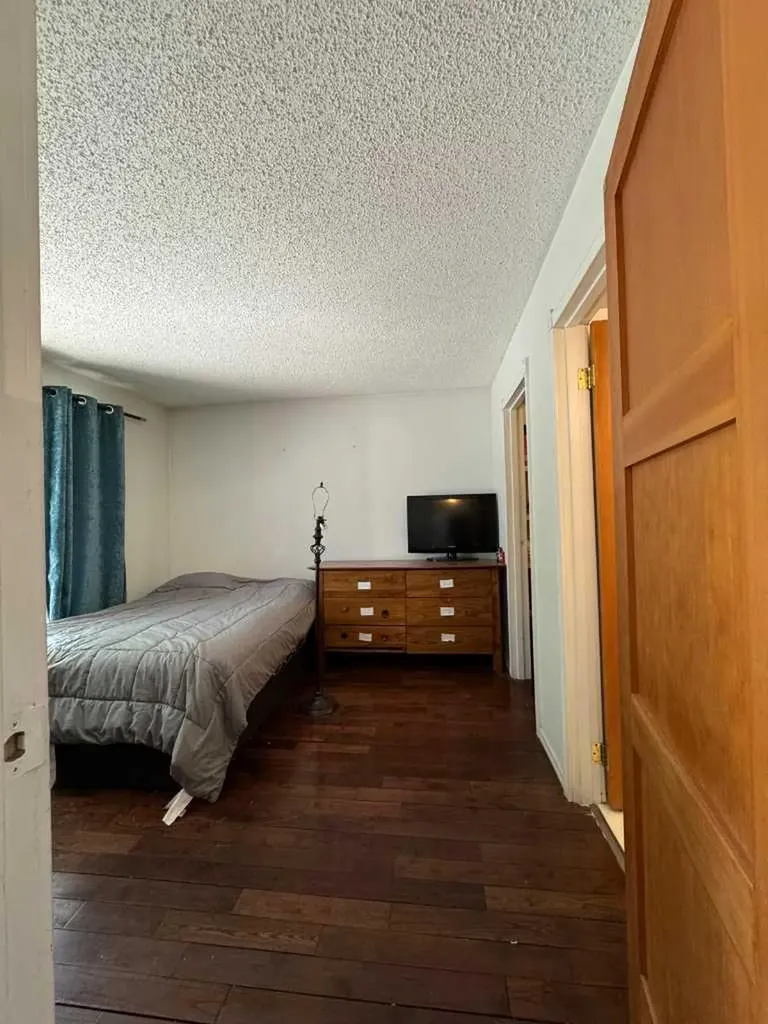 1605 16 Avenue SW Calgary AB T3C 1A2