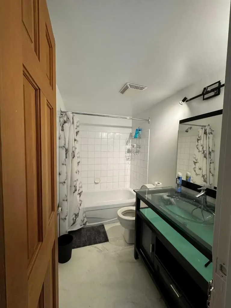 1605 16 Avenue SW Calgary AB T3C 1A2