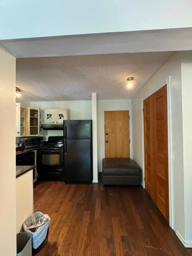 1605 16 Avenue SW Calgary AB T3C 1A2