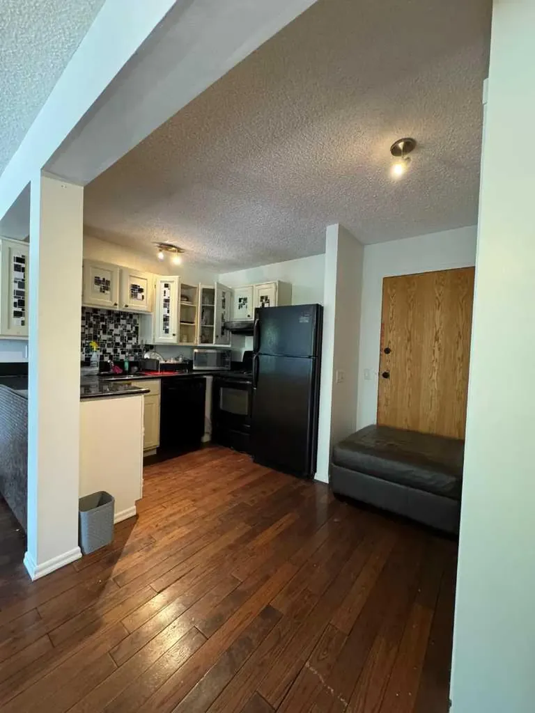 1605 16 Avenue SW Calgary AB T3C 1A2