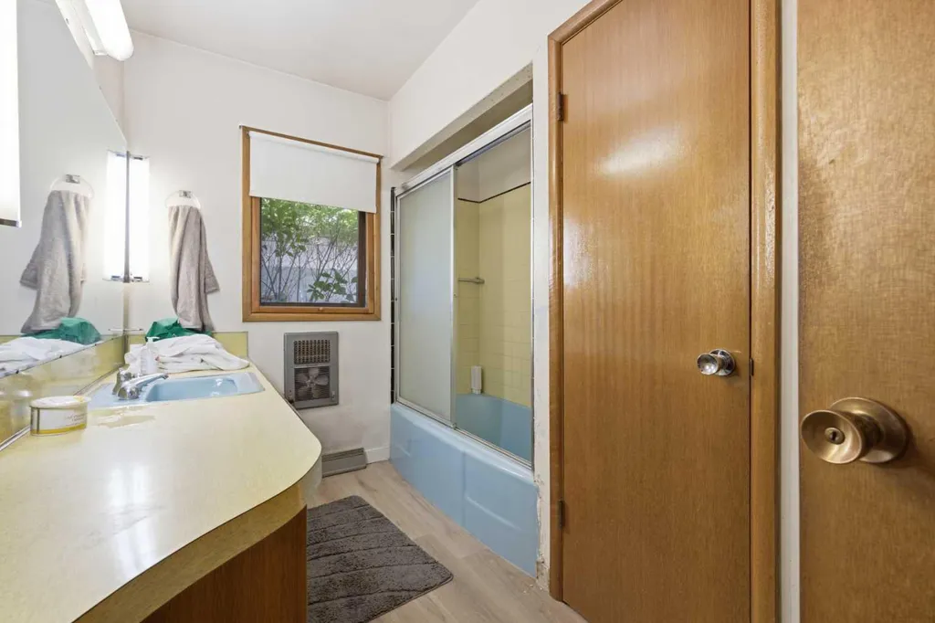 3720 Spruce Drive SW Calgary AB T3C 3A7