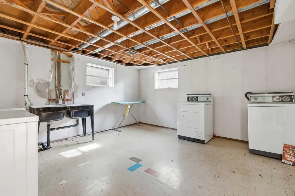 3720 Spruce Drive SW Calgary AB T3C 3A7