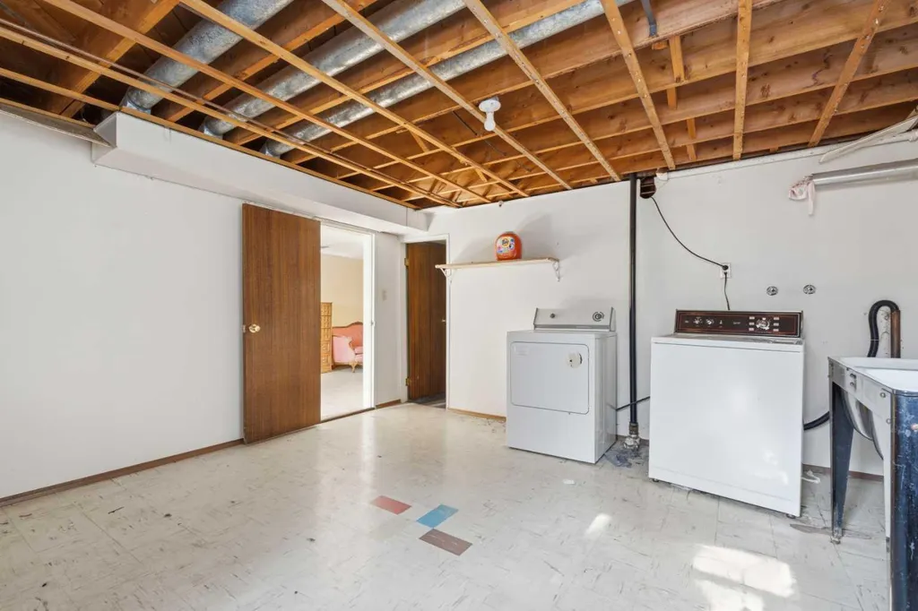 3720 Spruce Drive SW Calgary AB T3C 3A7