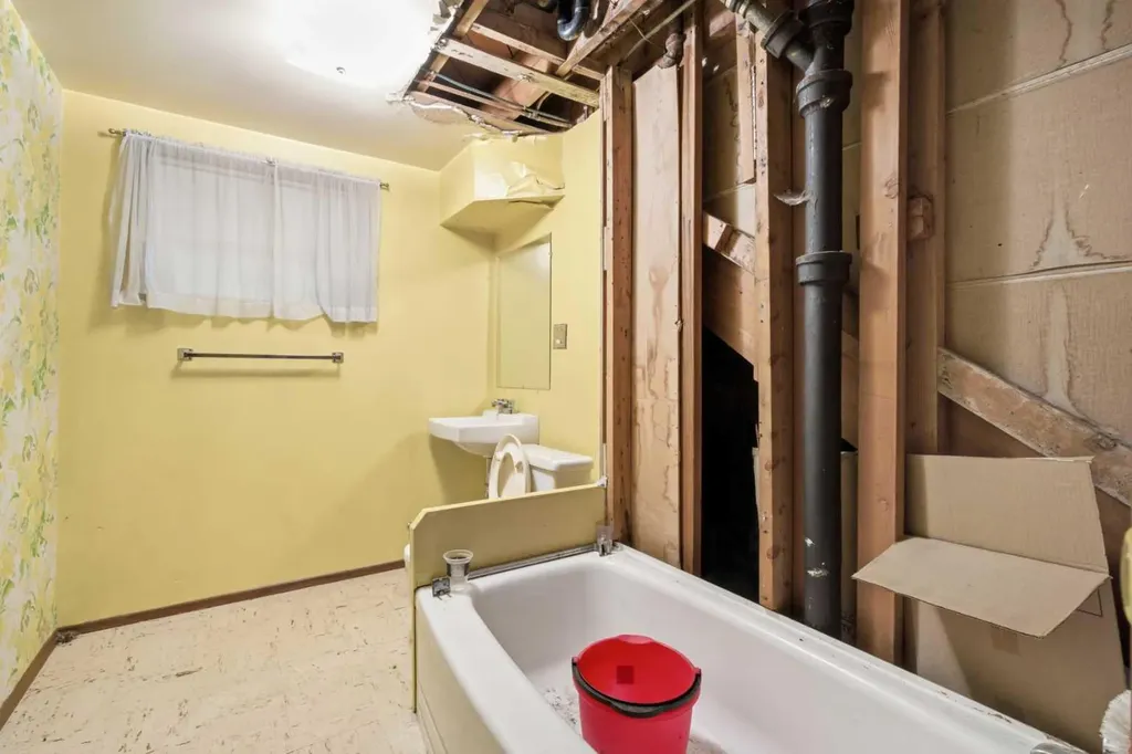 3720 Spruce Drive SW Calgary AB T3C 3A7
