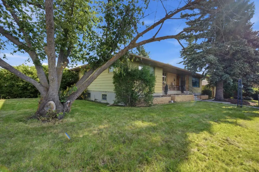 3720 Spruce Drive SW Calgary AB T3C 3A7