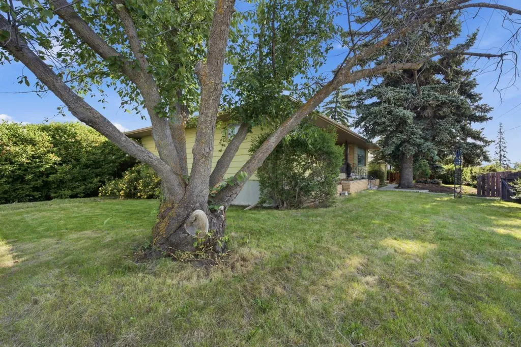 3720 Spruce Drive SW Calgary AB T3C 3A7